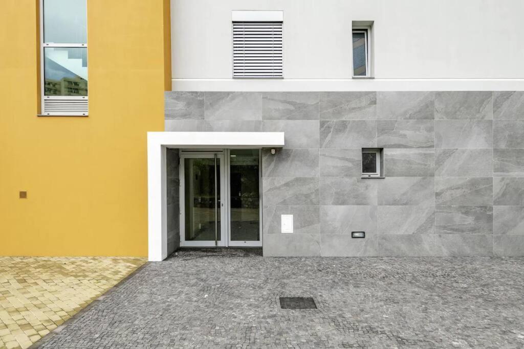 Luxury Poolside View Apartment フンシャル エクステリア 写真