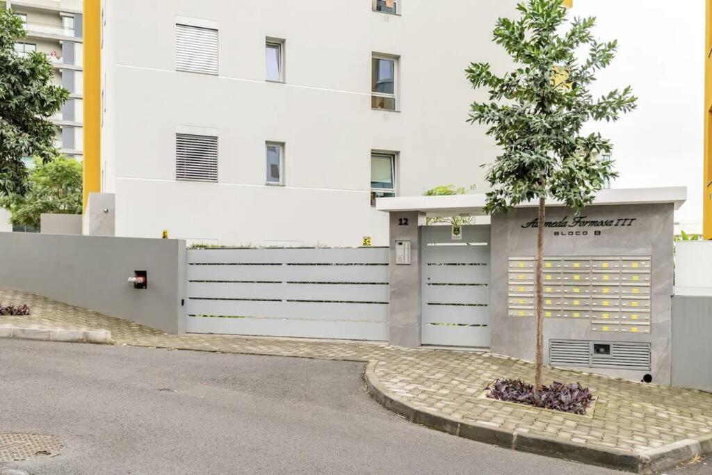 Luxury Poolside View Apartment フンシャル エクステリア 写真