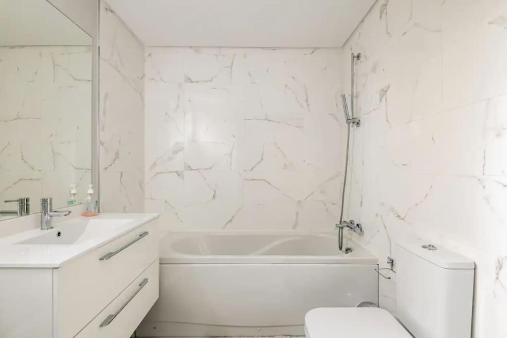 Luxury Poolside View Apartment フンシャル エクステリア 写真