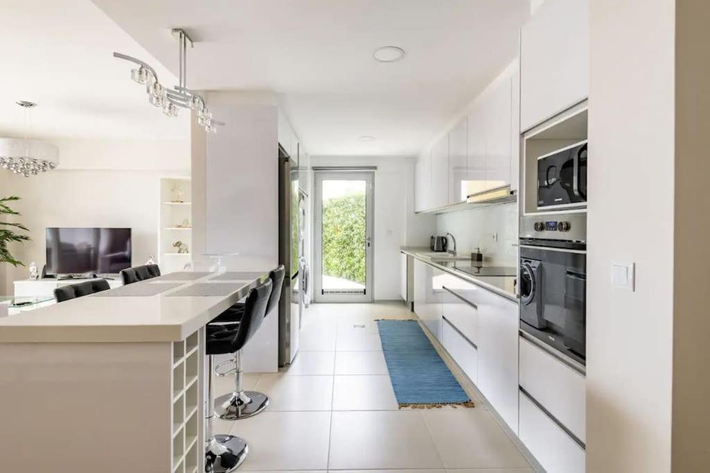 Luxury Poolside View Apartment フンシャル エクステリア 写真