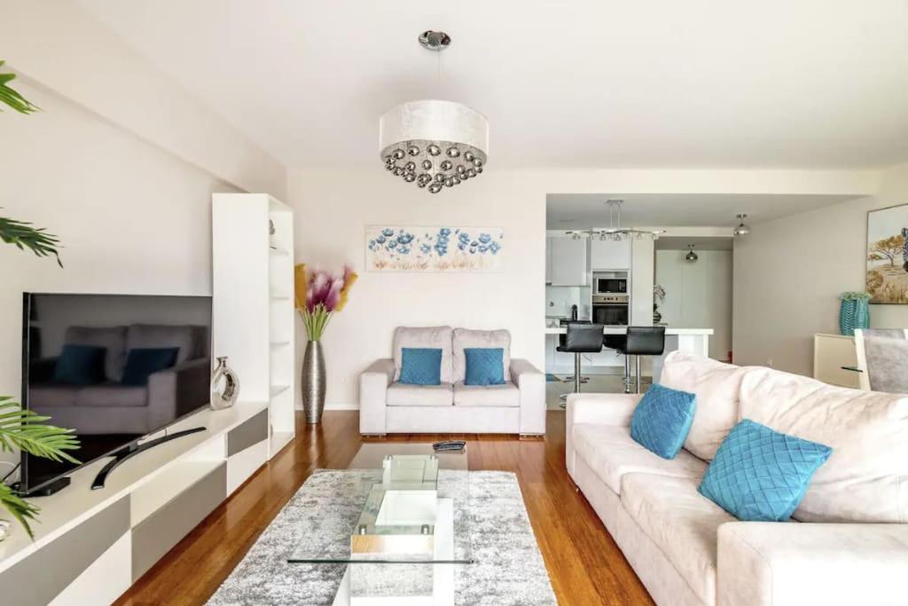Luxury Poolside View Apartment フンシャル エクステリア 写真