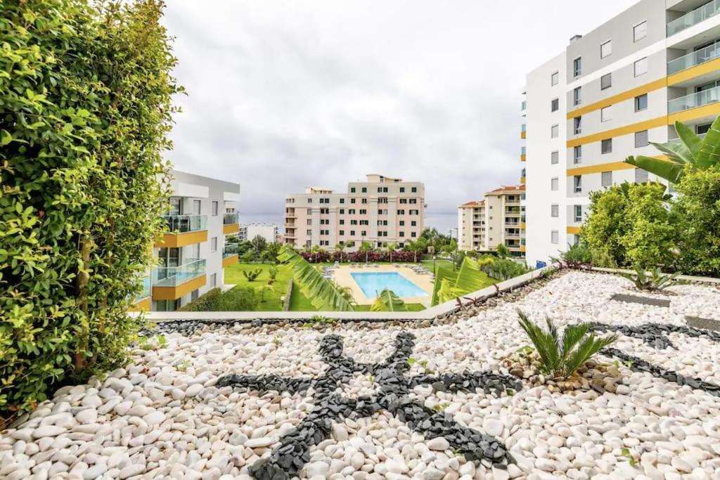 Luxury Poolside View Apartment フンシャル エクステリア 写真